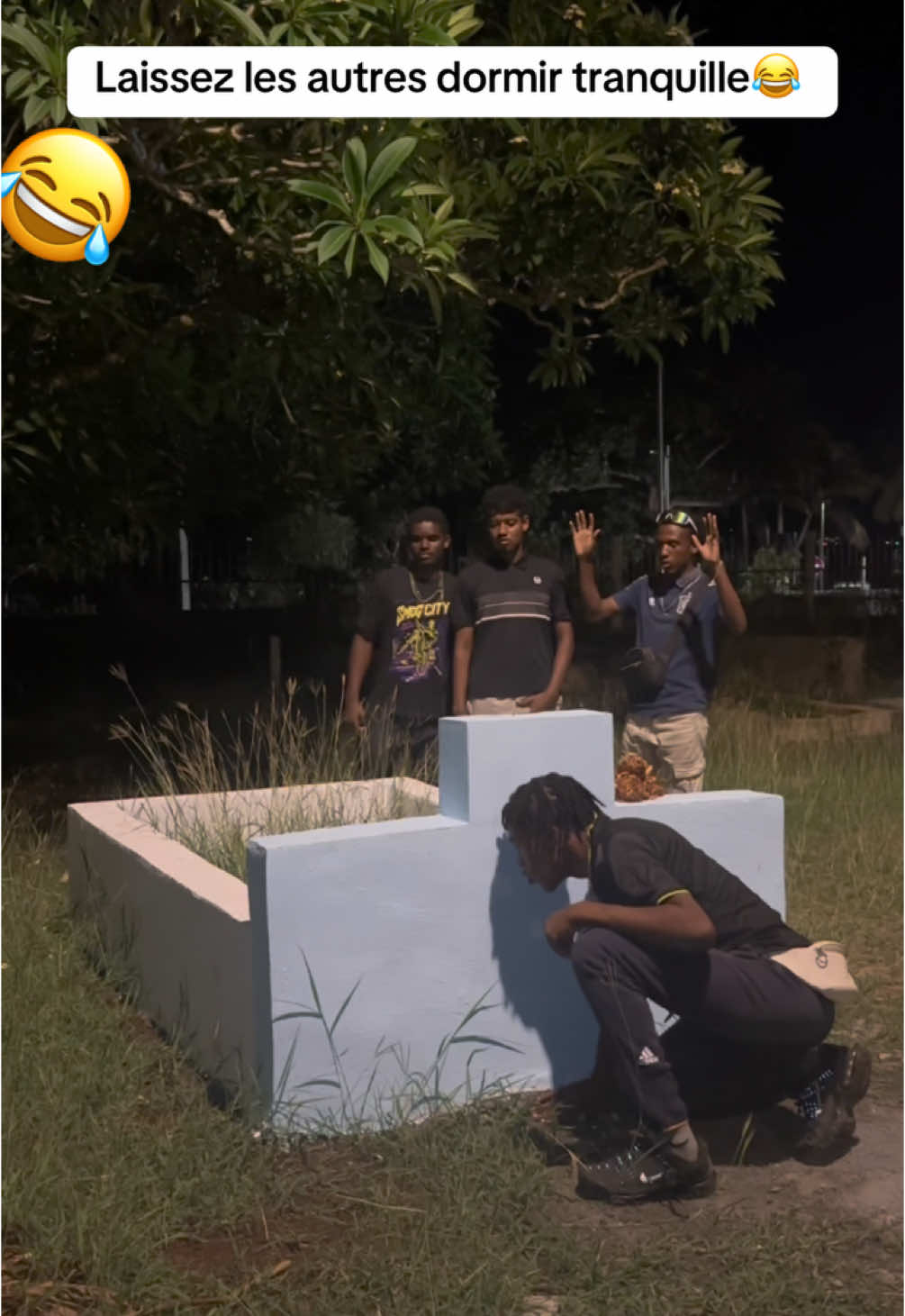 Parfois, il faut juste laisser les autres profiter de leur sommeil. 😄 😂😂#viraltiktok #pourtoii #humour #mayotte976🇾🇹🌴🤣foryoupage 
