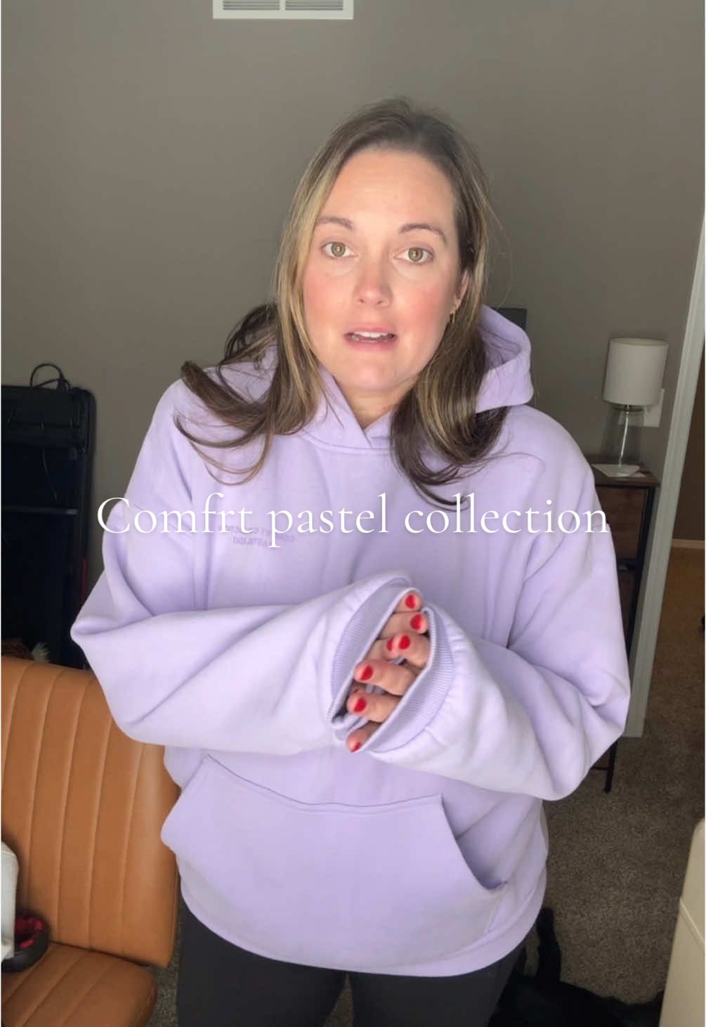 This hoodie from comfrt is so good! Love the pastel colors! @Comfrt #comfrt #comfrtpastelcollection #comfrthoodie 