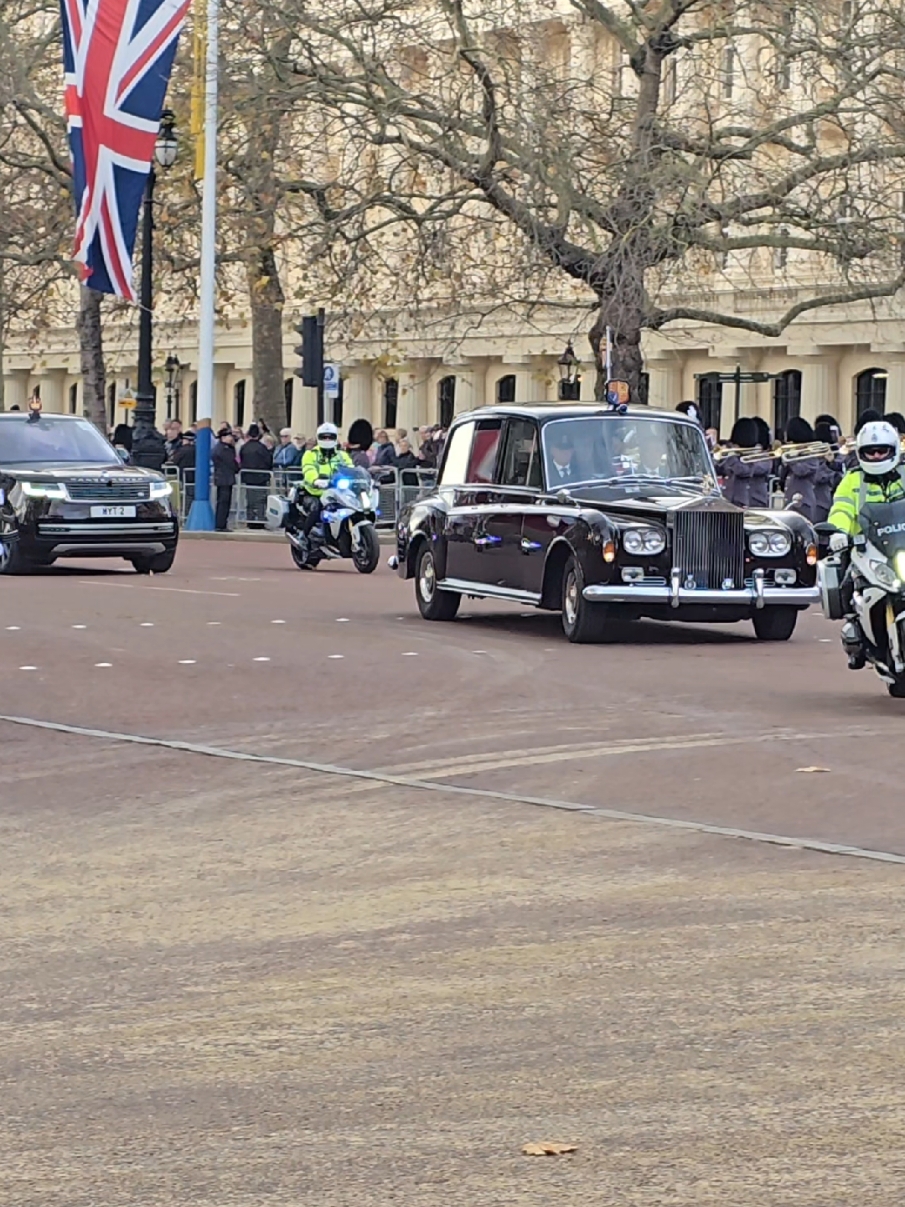 #kingcharles #Qatar #london #godsavetheking #metpolice #qatarstatevisit #themall #buckinghampalace 