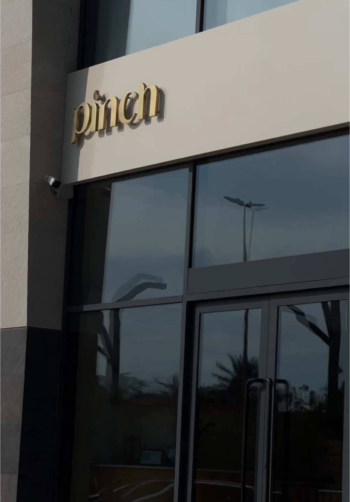 New bakery & dessert shop in jeddah “ pinch “ 10/10 🍰 🥐 @Pinch Saudi  #pinch #jeddah #fyp #fy #جدة #explore #اكسبلور #food #cake  