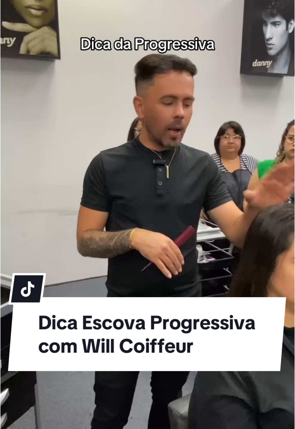 Progressiva bem feita é aquela que valoriza o cabelo da cliente e mantém o fio saudável. Dica de Expert com @Will Coiffeur #gaboni #cosmeticos #cabeleireiro #salaodebeleza #hair #beauty #cabelo #cabelosaudavel #hairstylist #peluqueria #peluquero #cabello #cabelos #cabeloliso #cabelolindo #fy #fyp #loiro #loiros #loira #loiras #loirosaudavel #loiroperfeito #loirodossonhos #blondhair #blond #rubia #rubias #progressiva #cabeloliso #selagemcapilar #botoxcapilar #liso 