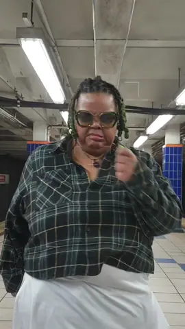 Trending 💯 #phillychick #itsavibe #acting #dancing #dancer #dancinginthesubway #trending 