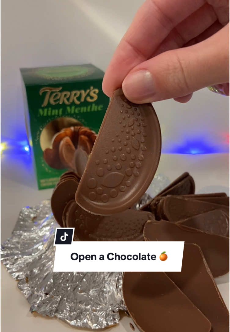 It’s all in the flip and twist, trust the process #terryschocolateorange #christmas2024 #candytok #christmastraditions 