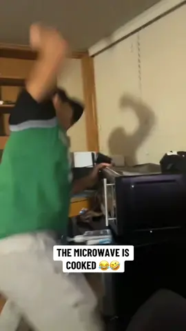 Microwave caught a stray 😭 (@onewayjaveyy ) #NBA #basketball #stephcurry #goldenstatewarriors 