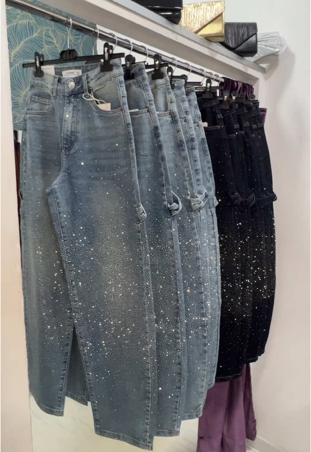 Facciamo solo danni🙌🏼 Jeans stellato per voi✨✨✨✨ #spedizioniintuttaitalia #fypage #perteeeeeeeeeeeeeeeeee #shoppingaddict #viraltiktok #curvyabbigliamento #perteeeeeeeeeee #shoppinghaul #outfitideas #shopnow 