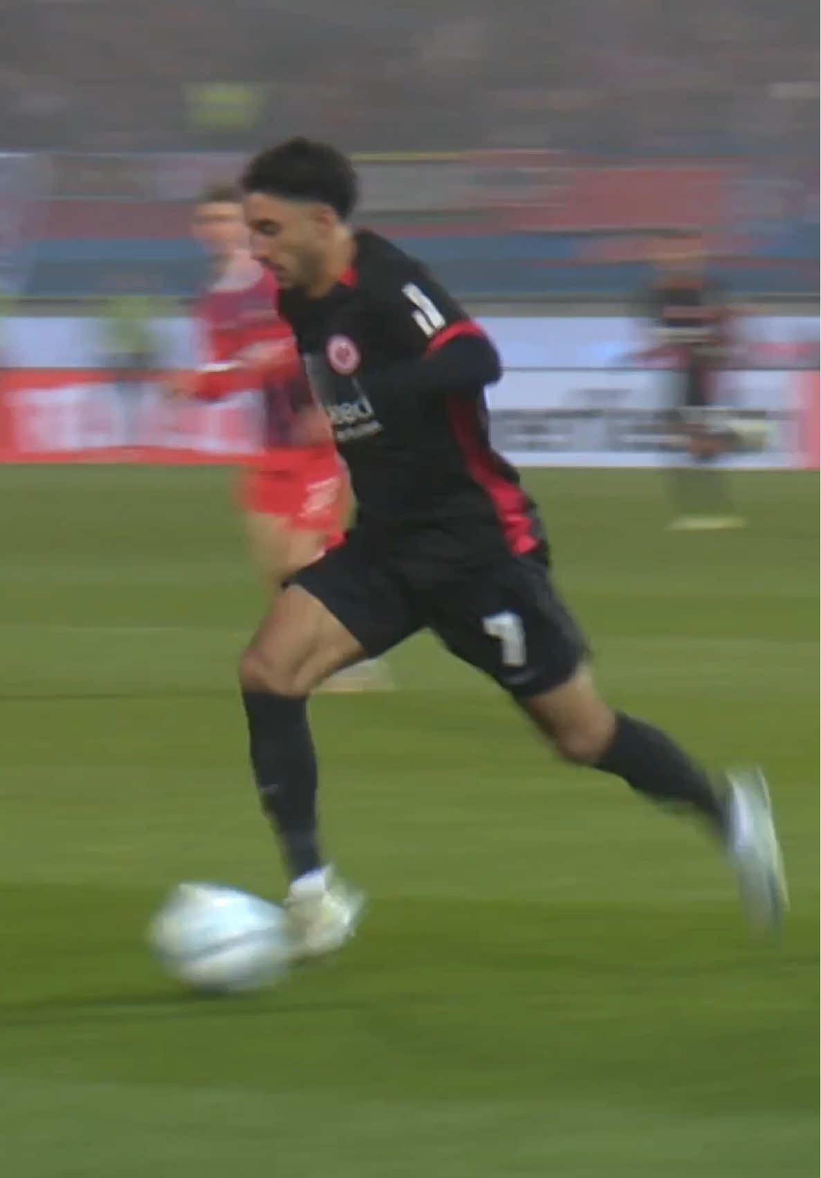 just a liiiiittle touch by Omar 🤏✨ #sge #eintracht #frankfurt #eintrachtfrankfurt #marmoush