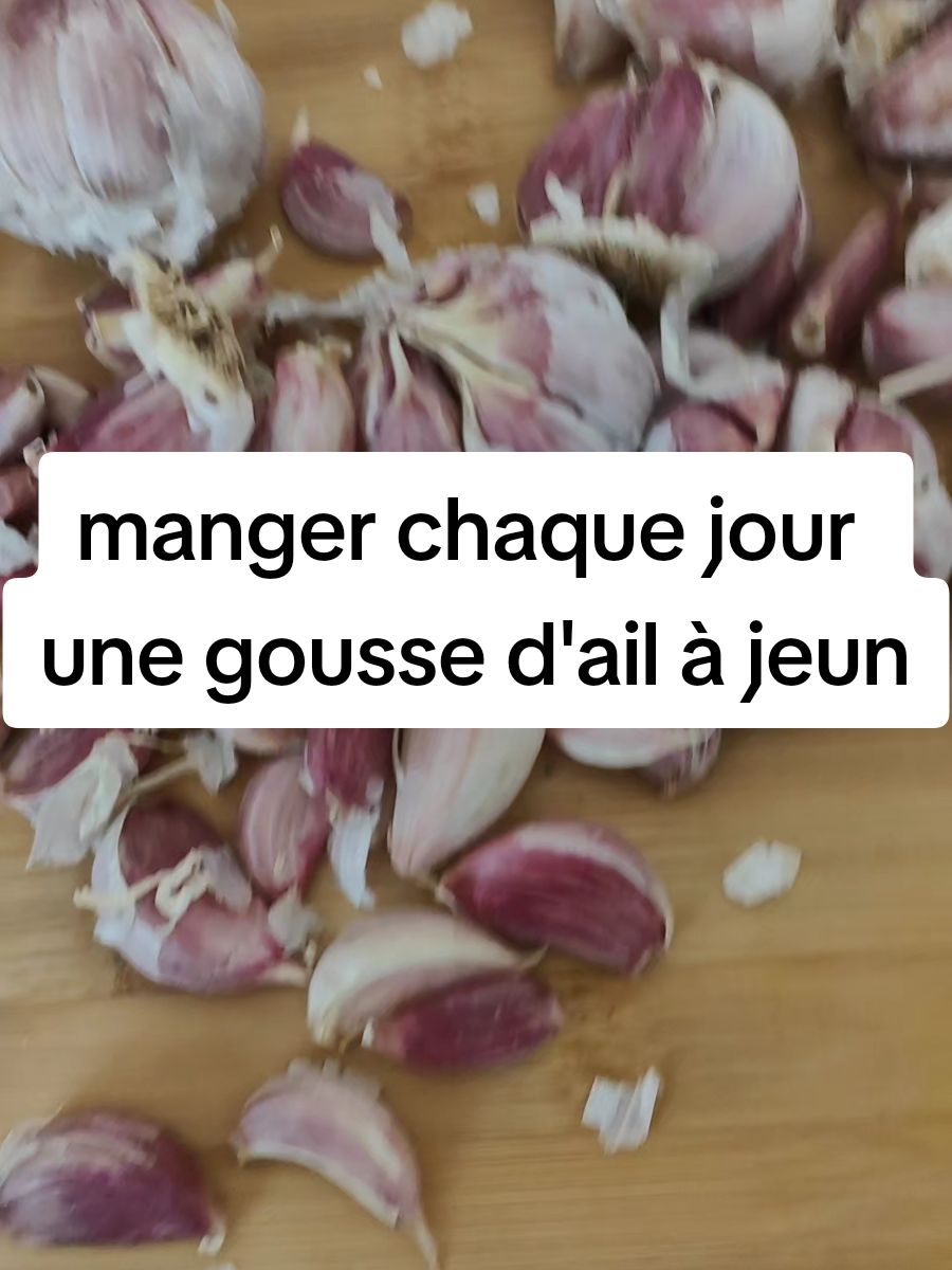 Voici Pourquoi Vous Devriez Manger une Gousse d'Ail à Jeun Chaque Jour : Les Bienfaits Sont Incroyables ! #info #pourtoii #santénaturelle #videoviral #tik_tok #fygpシ #f #fouryoupage #astuce #remedenaturel 