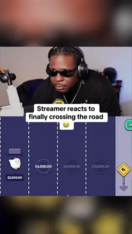 Streamer reacts to finally crossing the road 😭 #kickstreaming 