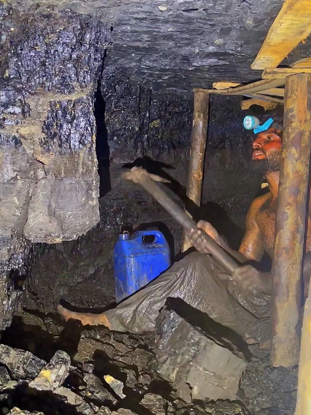 Coal Mining Underground 😜 #mining #Coal #Viral #fypジviral #foryoupage #fyp #tranding 