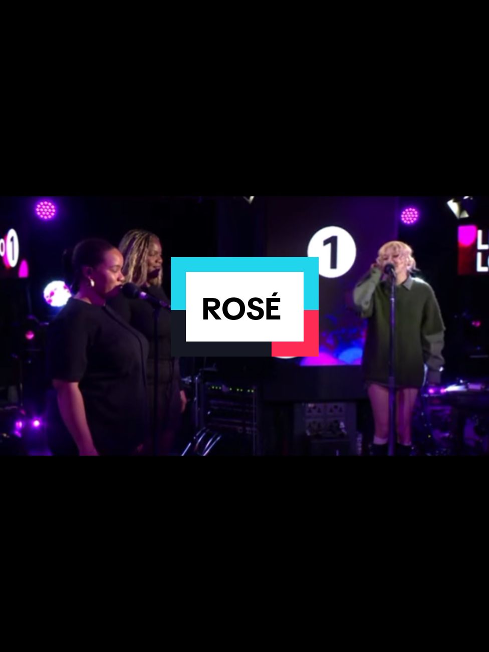 ROSÉ at BBC Radio 1’s Live Lounge! singing APT #ROSIEBYROSÉ #ROSÉ #fypシ #blackpink #blink 