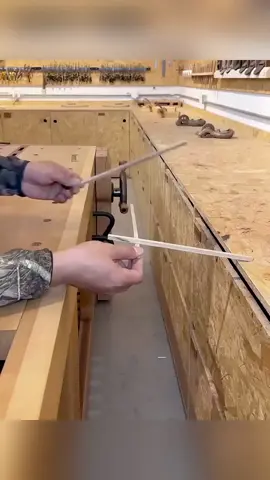 Leonardos geniale freitragende Brücke: Stabilität ohne Nägel oder Klebstoff #LeonardodaVinci #Brückenbau #Ingenieurskunst #Holzkonstruktion #stabilität 