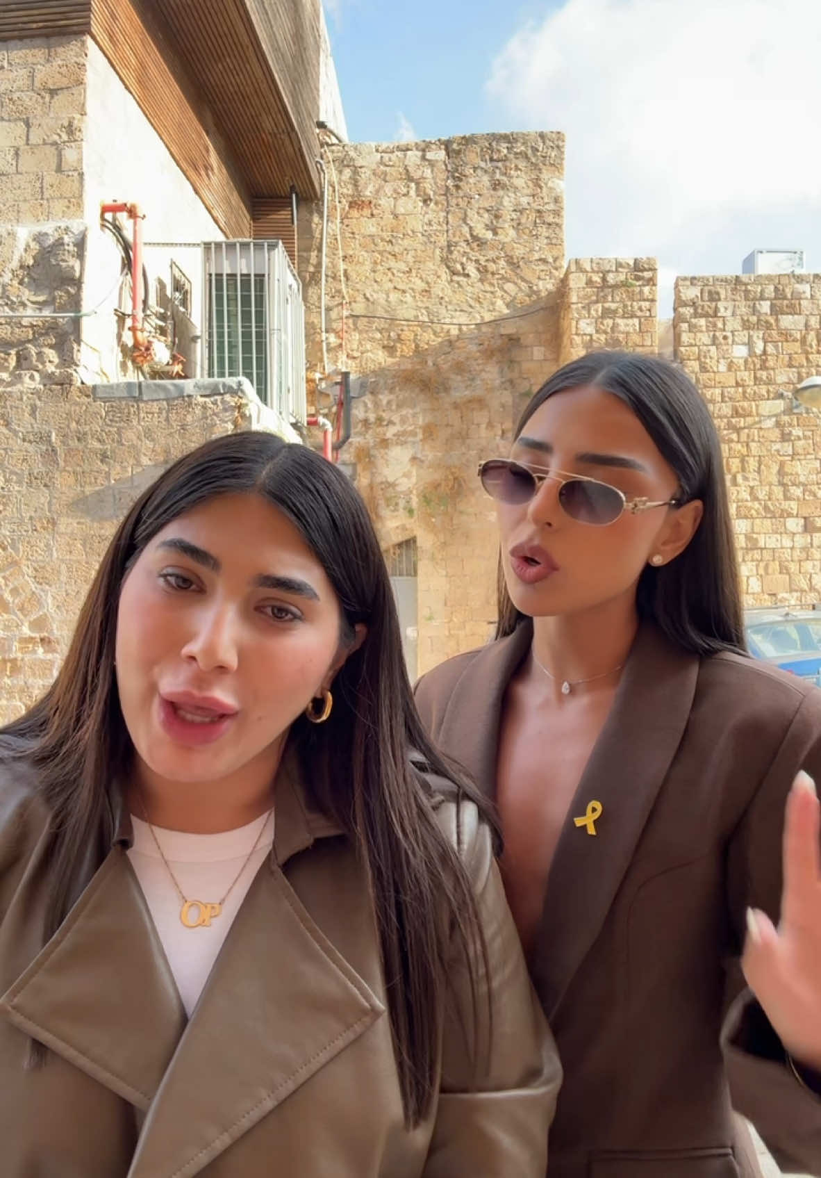 יוצאת או לא יוצאת איתו @Aline Cohen 
