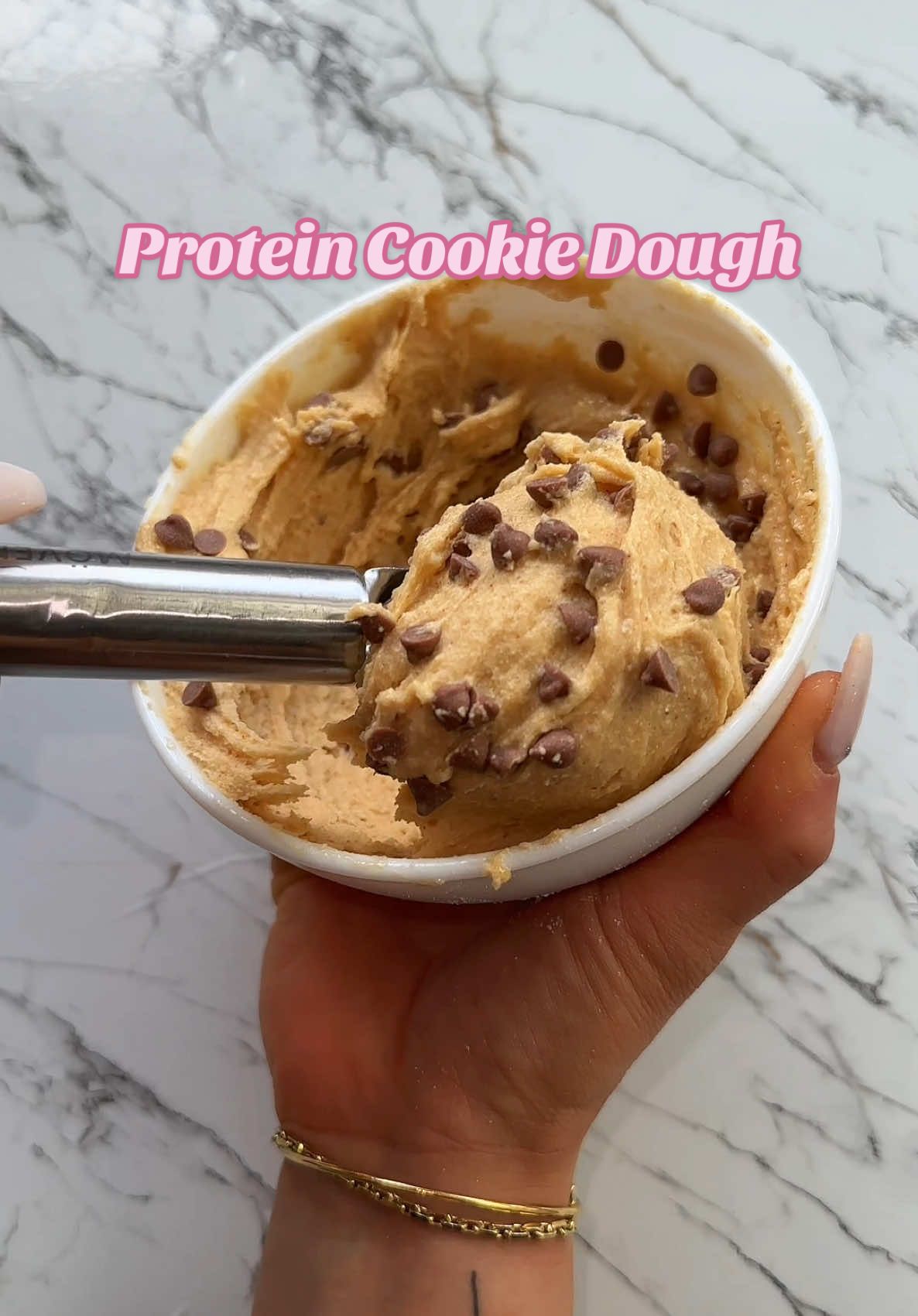 COOKIE DOUGH ZUM LÖFFELN 🍪 42g protein - ganz Einfach selbstgemacht mit nur 4 zutaten  ➡️ Folge mir @bylaraxx für mehr Rezepte, Tipps und Tricks für deine perfekte Diät ✨ 🩷  Bock auf das rezept ? #ProteinKeksteig #KalorienarmNaschen #GesundeRezepte #ProteinSnack #CleanEating #Selbstgemacht #HighProtein #FitnessSnacks #LowCalorieTreats #GesundNaschen