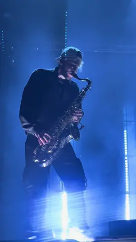 I love him so much😫😍😍😍 @CHASE ATLANTIC #clintoncave #clantus #mitchelcave #mitty #christiananthony #kras #chaseatlantic #chaseatlanticconcert #intoit #intoitchaseatlantic #saxophone #saxsolo #concert 
