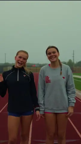 Little workout action with @Eva Jacobsen😁😁 #Running #hblovesquad #heartbreakrunner #xc #track 