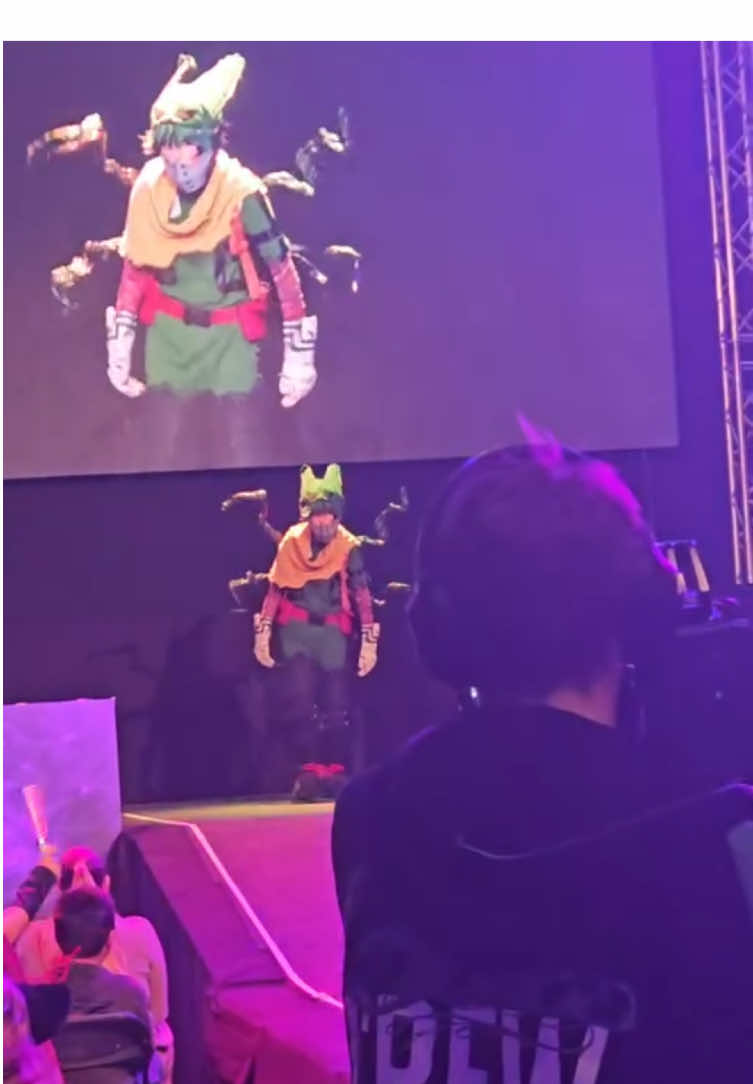 My catwalk on spillexpo. It was scary and so fun!! #homeade #handmade #vigilantedeku #vigilantedekucosplay #deku #dekucosplay #izuku #mha #izukumidoriya #mhacosplay #izukumidoriyacosplay #🥦 #mhaseason6 #dekuvigilante #dekuvigilantecosplay 
