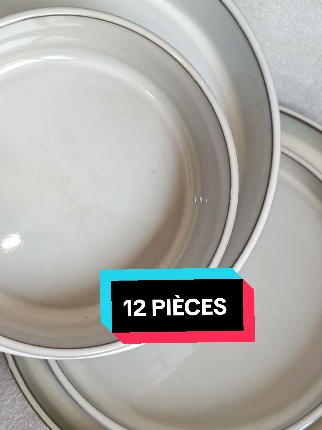 12 PIÈCES en porcelaine (3 pièces par modèle à raison de 4 modèles)  #shamomarket #ustensilescuisine #benintiktok🇧🇯 #porcelaine #assiette #vaisselle #luxe #qualite #fete #noel #nouvelan  #CapCut 