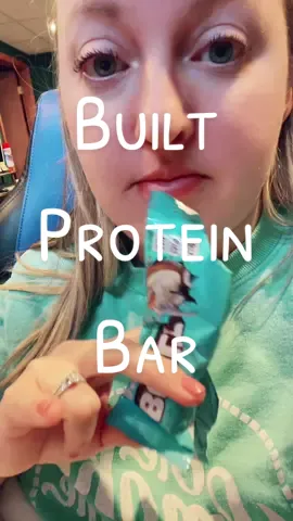 Built bars the ones that are puffs with the marshmallow center seriously taste like candy bars my favorite is to coconut puff. It’s 17 g of protein plus collagen and only 140 cal #Protein #ProteinBars #BuiltProtein #BuiltProteinBars 