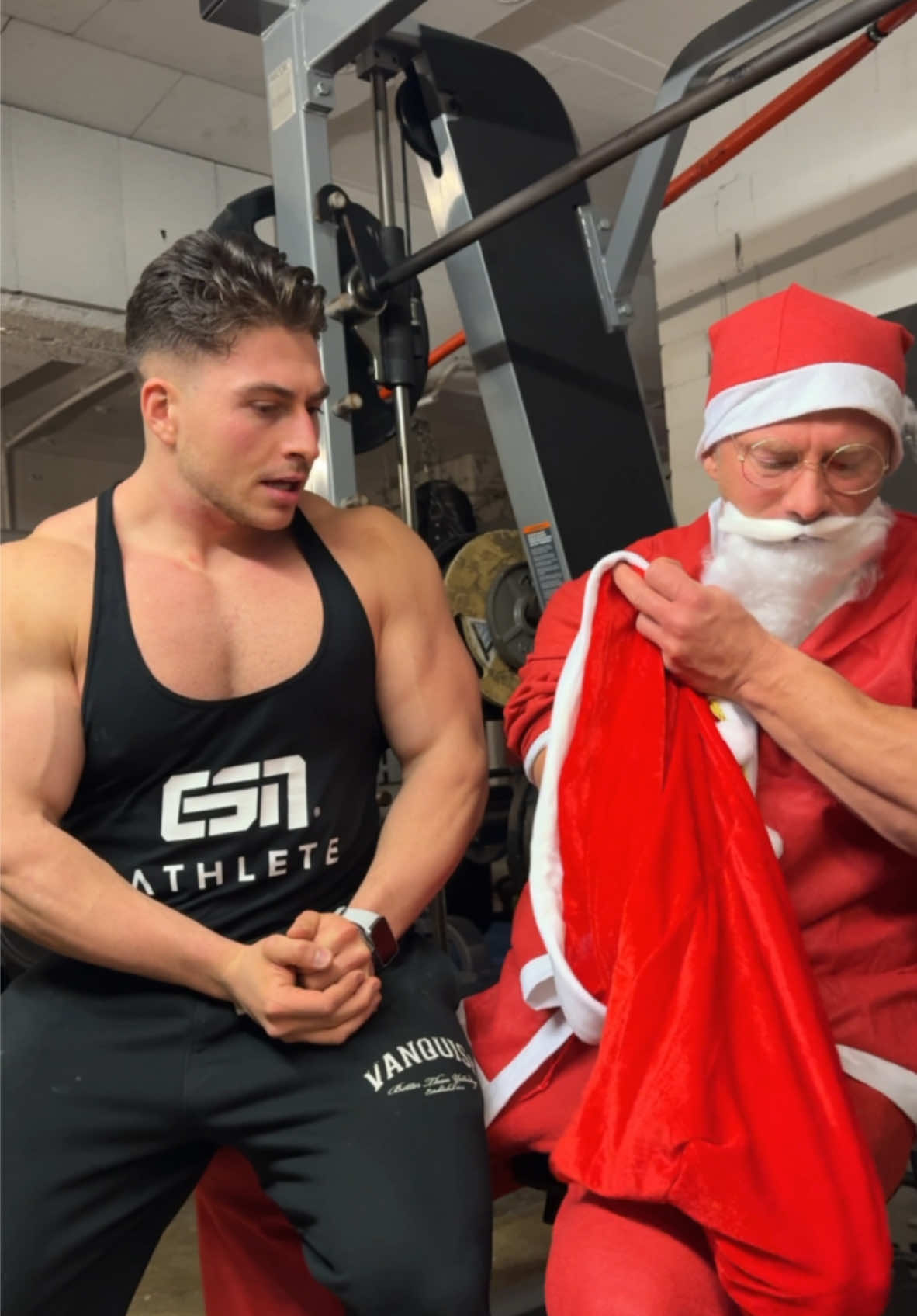 Santas special gift!🎅🏼 #fyp #bodybuilding #gym #motivation 