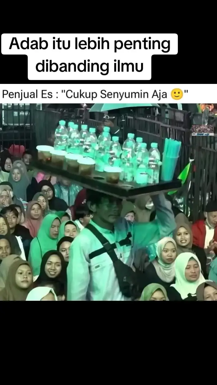 Ya Allah angkatlah derajat bapak si penjual es ini, jadikan anak2 nya sukses dunia akhirat dari hasil keringat bpknya bkn mengemis dari manusia 🤲 #gusmiftah #viral #pyf 