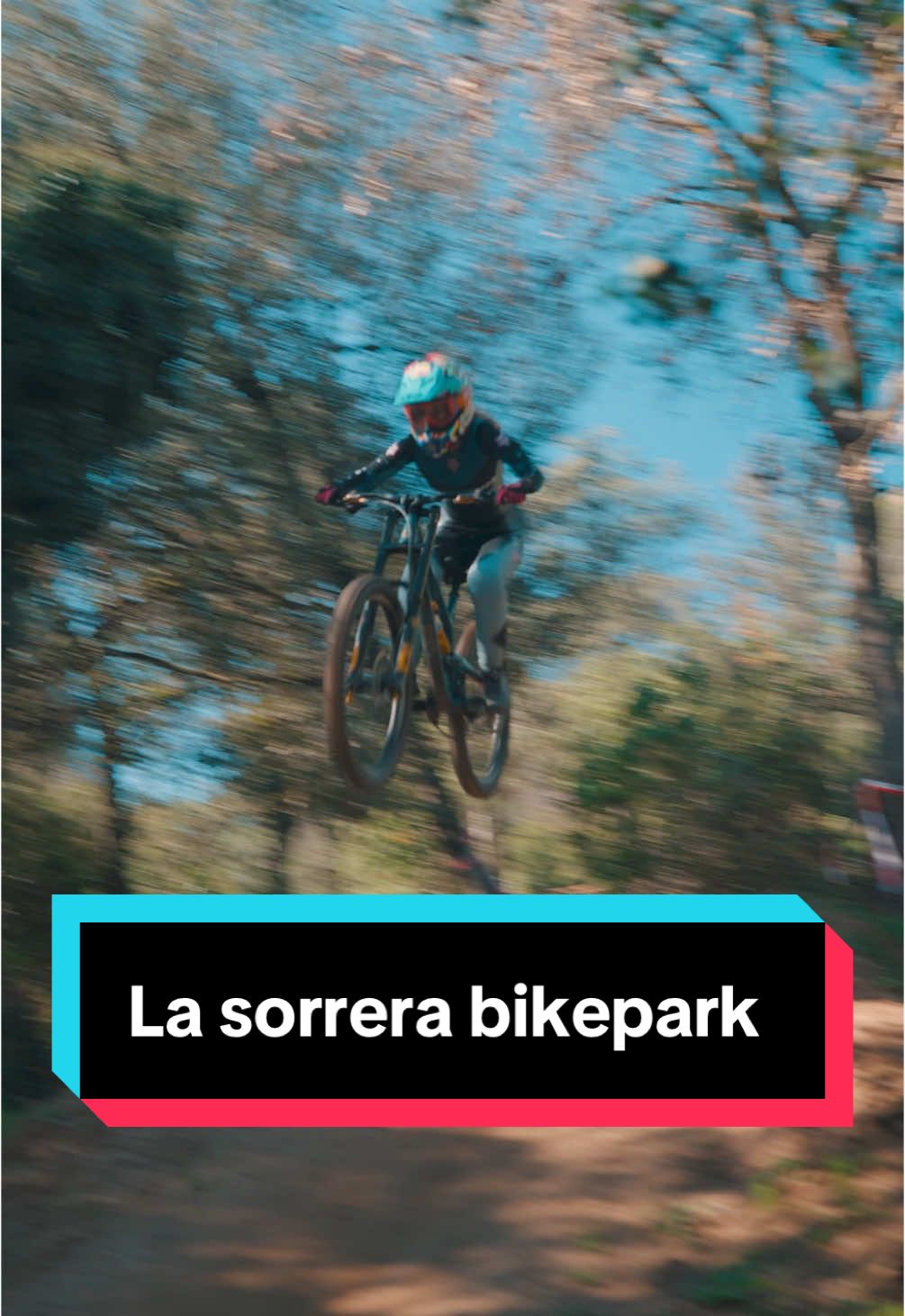 Entrenando en la sorrera bikepark #deportesentiktok #ciclismo #descenso #mtbgirl 