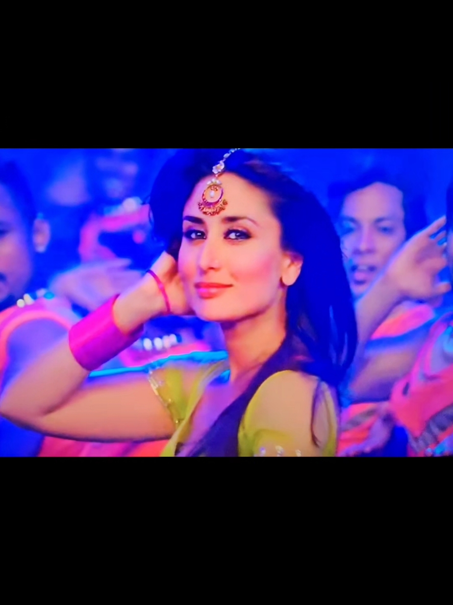 #fyp #viral #foryou #kareenakapoor #kareenakapoorkhan #dance #bollywoodsong 