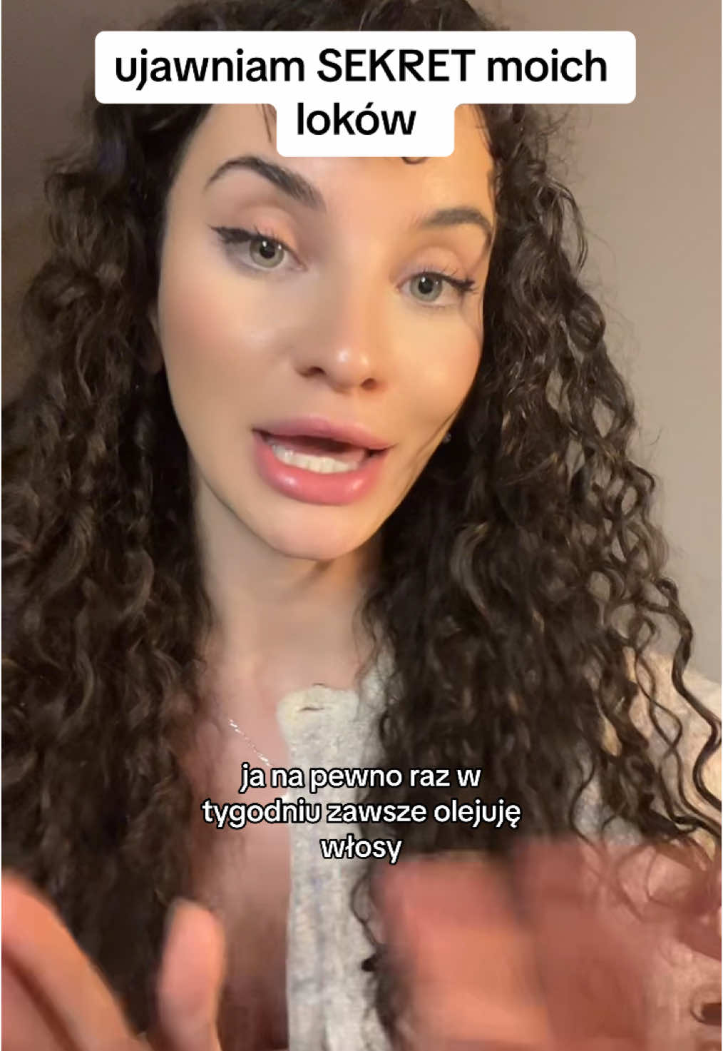 w końcu odpowiadam! 🤍 #curlyhair #curlyhairgirl #kobiecość #beautytips #beauty #haircare #hairstyle #curls #kreconewlosy #kreconeloczki 