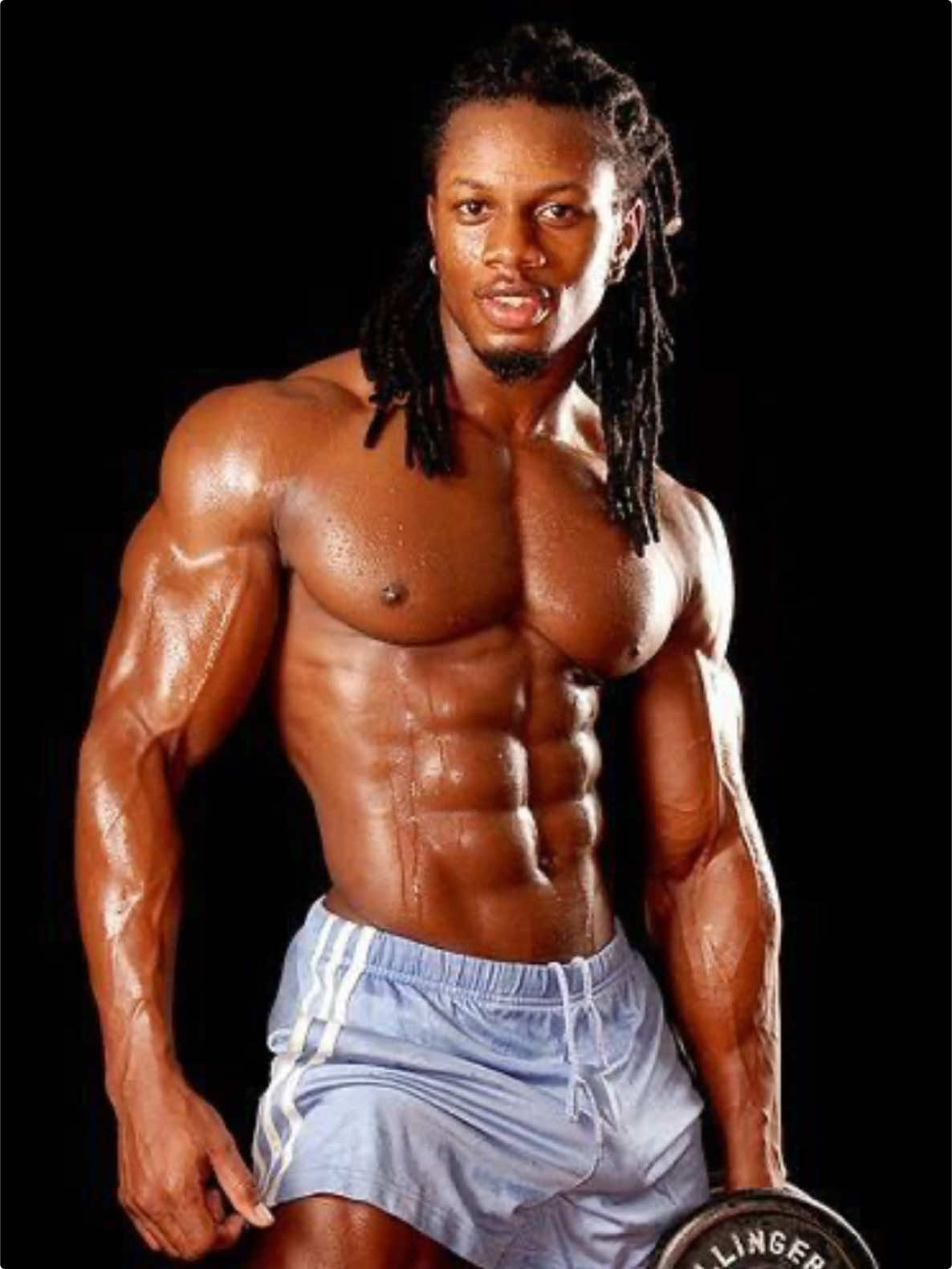 Consistency is key 💪🏽 What do you guys think?  I’ve been training over 30yrs now and passion is still there 🏋🏾‍♀️  Find your passion and you will never work again 💯  Link in my bio for my training 🏋🏾‍♀️ #transformationtuesday #ulissesworld 