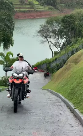 Boa tarde na geral dando um pinote de moto #viral #ninoabravanel #buzera #saopaulo #foryou #nino #viraltiktok #midia #mcryansp #viraltiktok #vaiprofycaramba #kabrinha #choque #motivation 