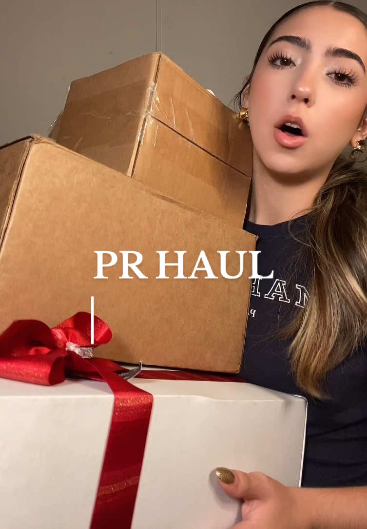 PR Haul🫠✨🎄 mis videos favoritos😭 @Charlotte Tilbury @Benefit Cosmetics @On Fleek Skin Center @Génesis Castellón #pr #prhaul #prunboxing #paquetepr #unboxing #maquillaje #Skincare #productosvirales #creadoradecontenido #makeup #retodemaquillaje #CapCut 