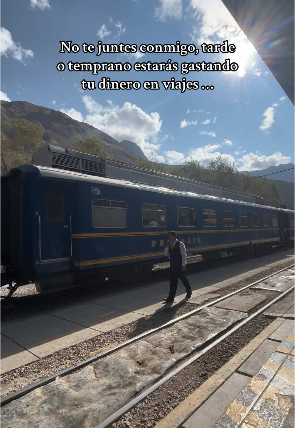 A pie, en bus, avión, tren… la idea es viajar …🚊    #travel #peru🇵🇪 