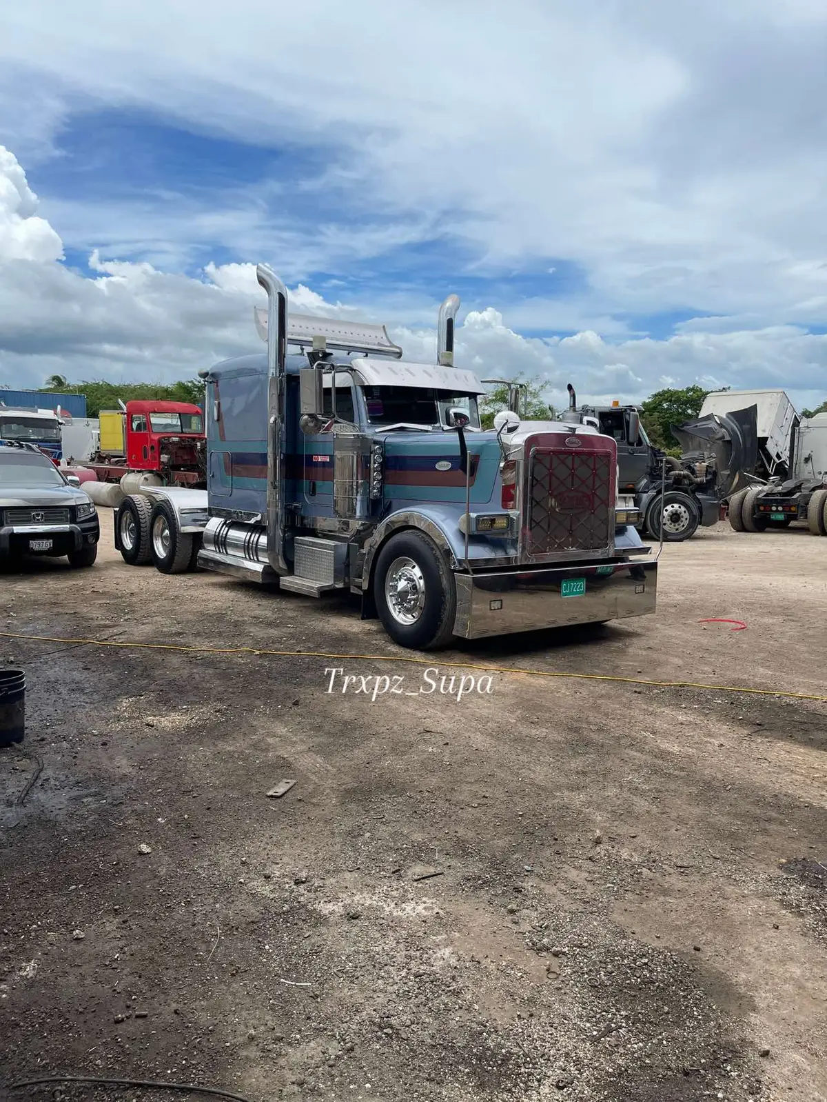 Machine 🔥                                            #jamaicantruckers #trucking #peterbilt #fyp 