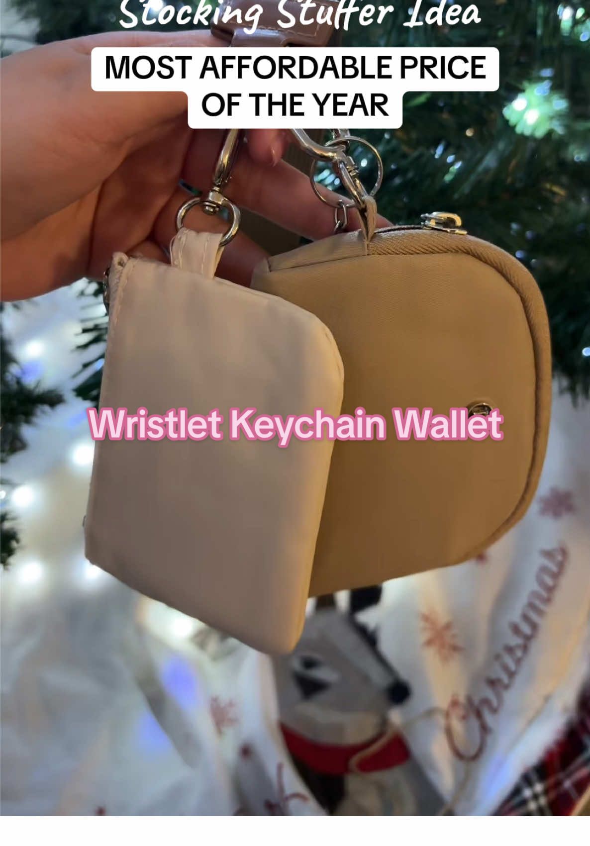 Makes a great stocking stuffer 🎄  Wristlet Keychain Wallet 🎀  #wristlet #keychain #wallet #tiktokshopfinds #holidaygift #stockingstuffers #christmasgift #galpalsoftiktok #LaPuraCrema 
