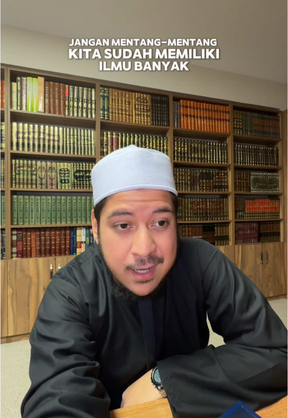 Ingatlah, adab adalah mahkota, dan ilmu hanya perhiasannya. Jadilah manusia yang berilmu dan beradab!  #reminder #ilmu #adab #akhlak 