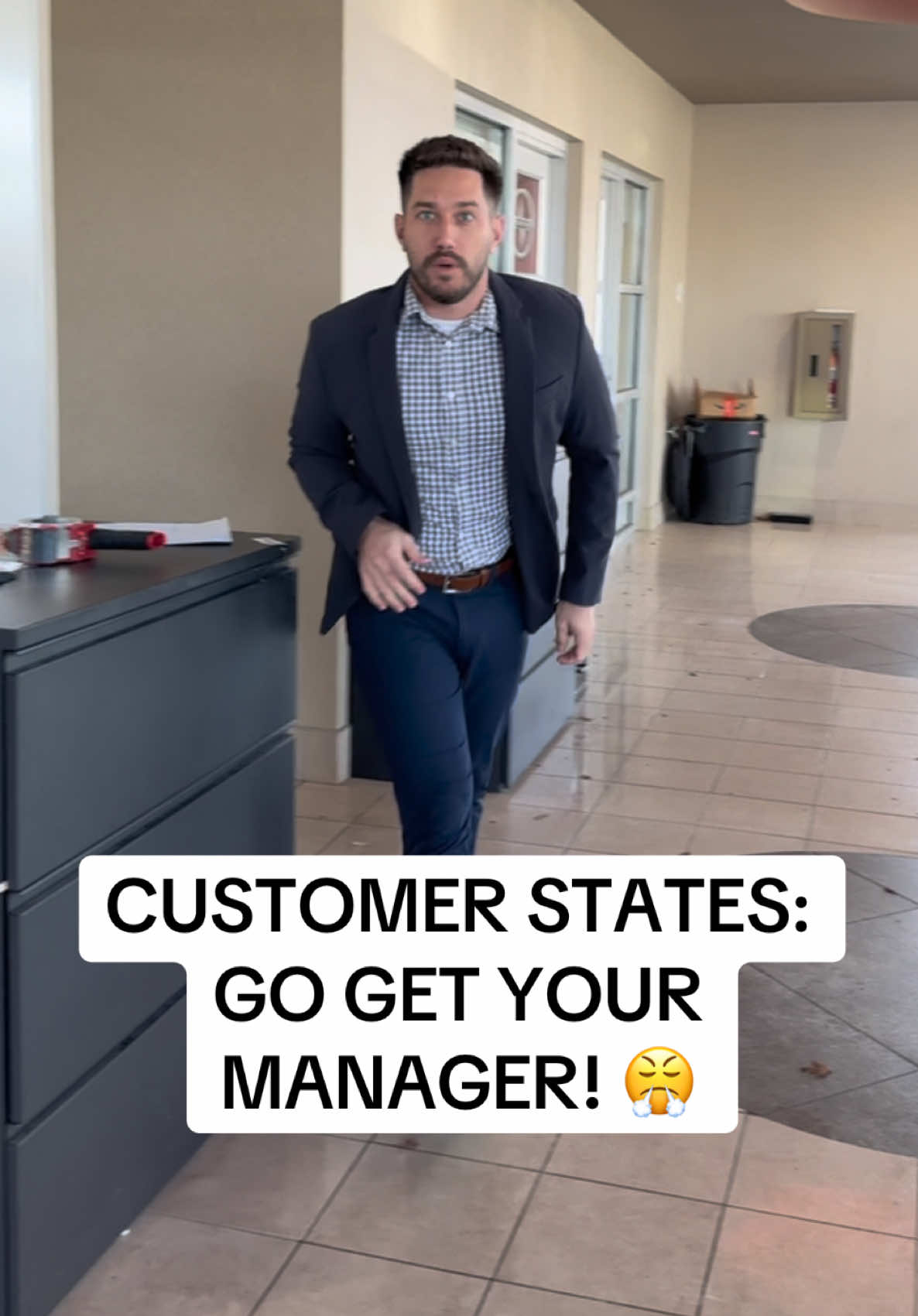Does your manager just give away a free oil change everytime like this?? #oilchange #cardealership #serviceadvisor #checkenginelight #mechanicsoftiktok 
