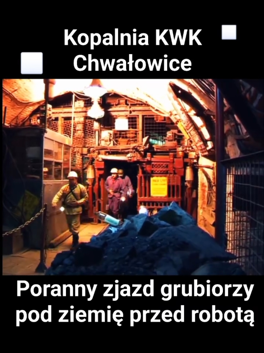 ◼️Praca na grubie zaczyna się, jak co dzień. Przed zjazdem udają się górnicy do szatni, gdzie zmieniają swoje ubrania na robocze. Następnie zabierają swój niezbędny sprzęt. Potem czeka ich zjazd pod ziemię i ciężka praca... 🔸️Niech Świynto Barbara dlo Wos zawdy bedzie opiekuńczo, a Waszo praca przynosi radość i dostatek. Szczęść Boże!🔸️ #gruba #kwkchwałowice #kopalnia #nagrubie 