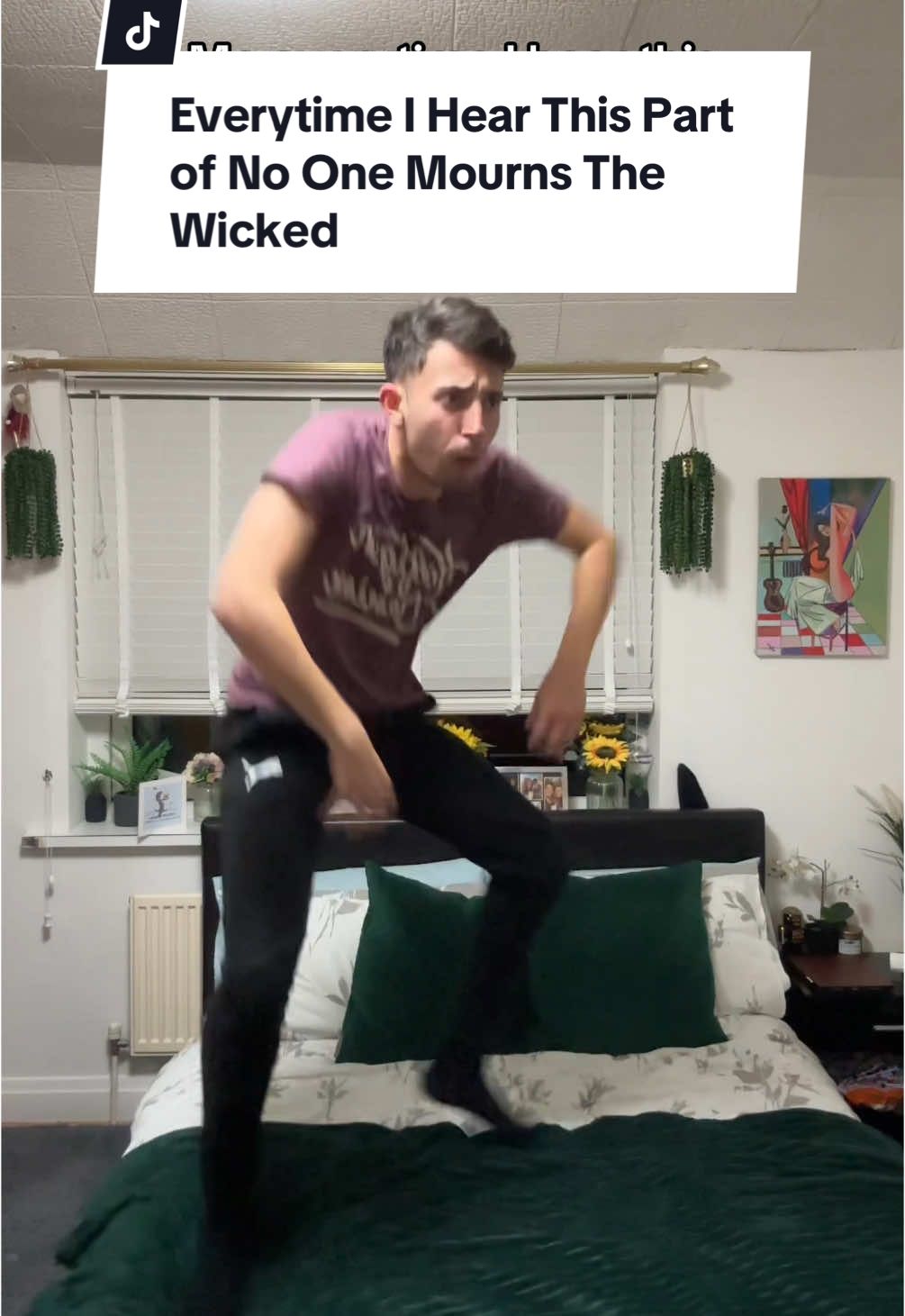 Chanelling my inner monkey #wicked #wickedthemusical #ariana #noonemournsthewicked #wickedmovie #defyinggravity #musicaltheatretiktok #elphaba #glinda #oz #wizardofoz 