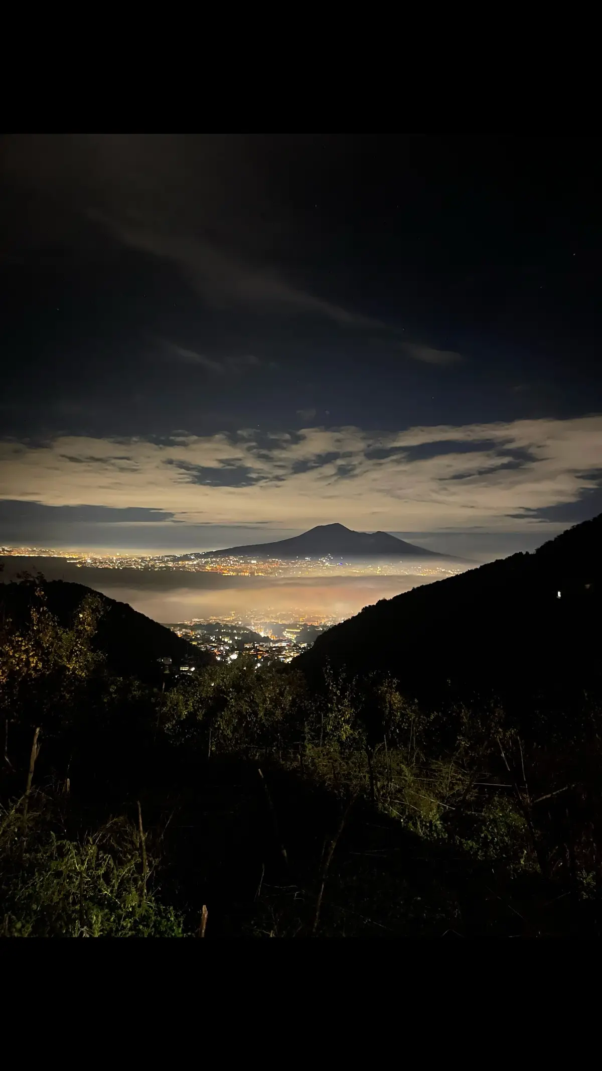 #vesuvio #napoli #napolitiktok #serata #notte #pimonte #natura #paesaggio #loveyou #stelle #natura #naturalhair #pace #pacedeisensi #magico #mozzafiato #word #posti #postiincantevoli #foschia #naples #siivolaaaa🚀🚀 #sivolaneiperte🔥🔥🔥 #virales #varalvideo #viralestiktok 