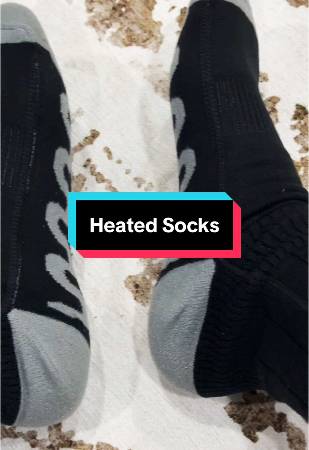 Nothjng worse to me than cold toes but these heated socks do a great job at keeping my feet warm. #tiktokmademebuyit #tiktokshopholidaydeals #flashsale #holidaydealsforyou #heatedsocks 