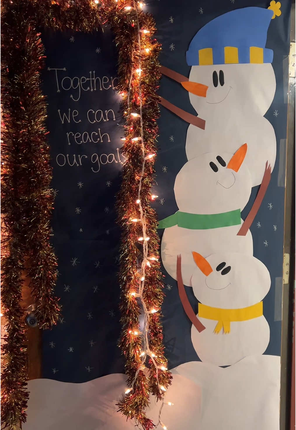 Teamwork makes the dream work! If you’re a teacher looking for a super easy winter classroom door decor, then this is for you!! 