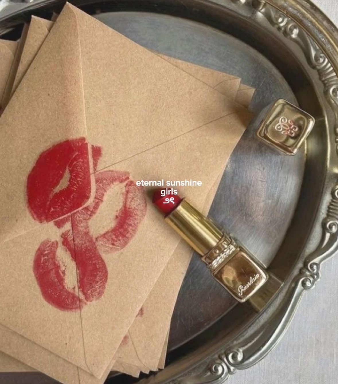 when the tour gets announced i will be there 🙂‍↔️ #arianagrande #eternalsunshine #Love #aesthetic #red #vintage #lipstick #fangirl #fyp #foryou #foryoupage #viral 