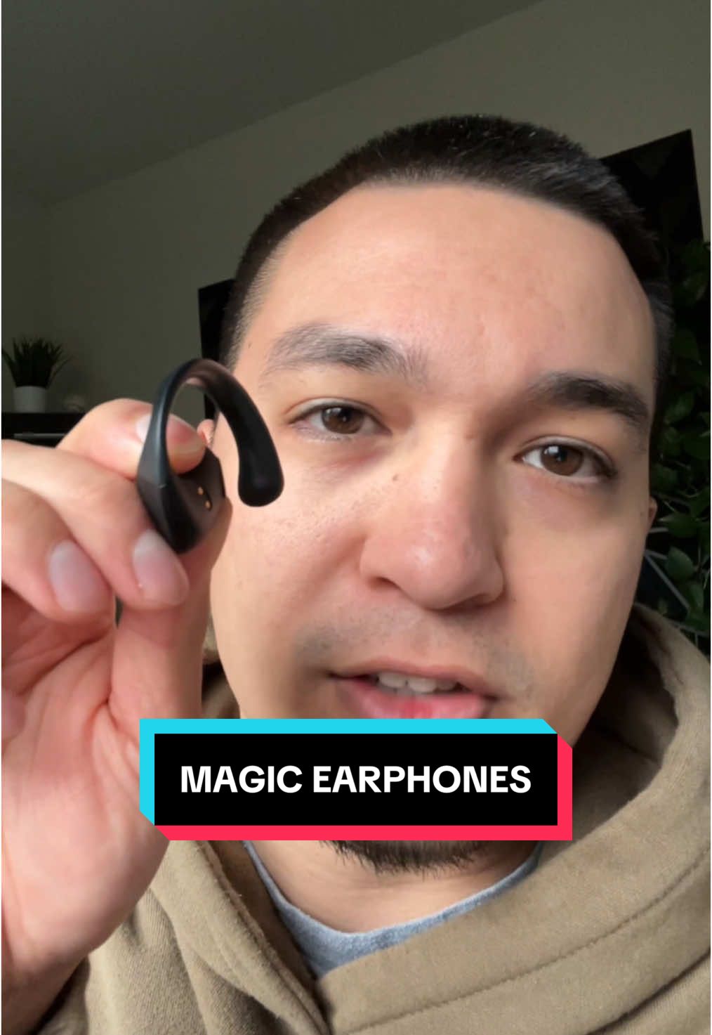 These translating earphones are wild! #translatingearbuds #earbuds #foreignlanguage #multilingual #earphones #minisox15pro #headphones #giftsforhim #giftsforher #blackfriday #cybermonday #giftideas #christmasgifts #stockingstuffers 