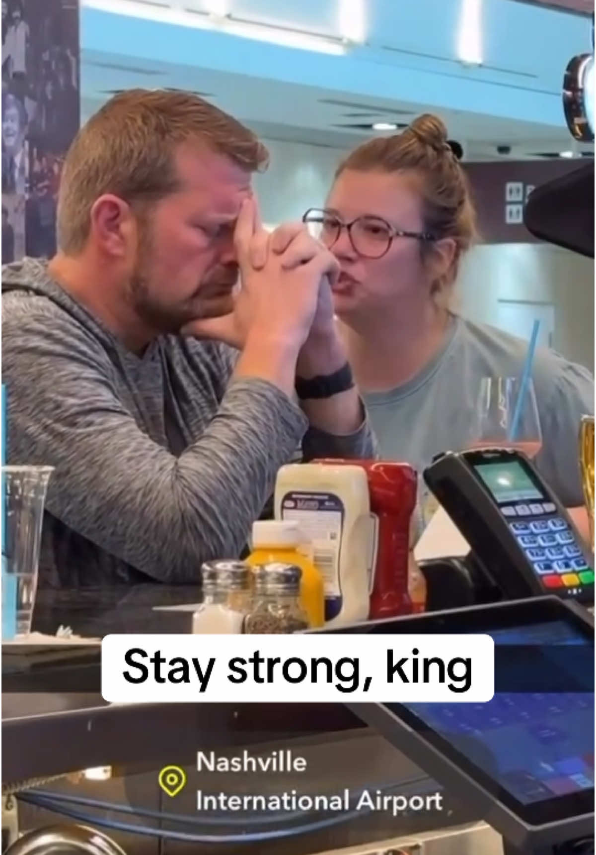 1 like = 1 good vibe sent to this man going through it at the Nashville Airport 🙏 #viral #airport