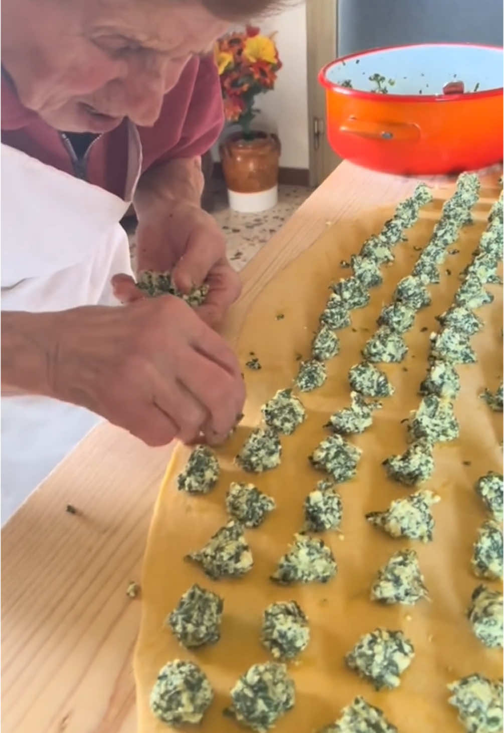 We’re with @Nonna Natalina who shows us how to make spinach and ricotta ravioli! 🤯❤️ Would you try it? 🤷🏽‍♂️ #fyp #foryou #italian #pasta #cooking