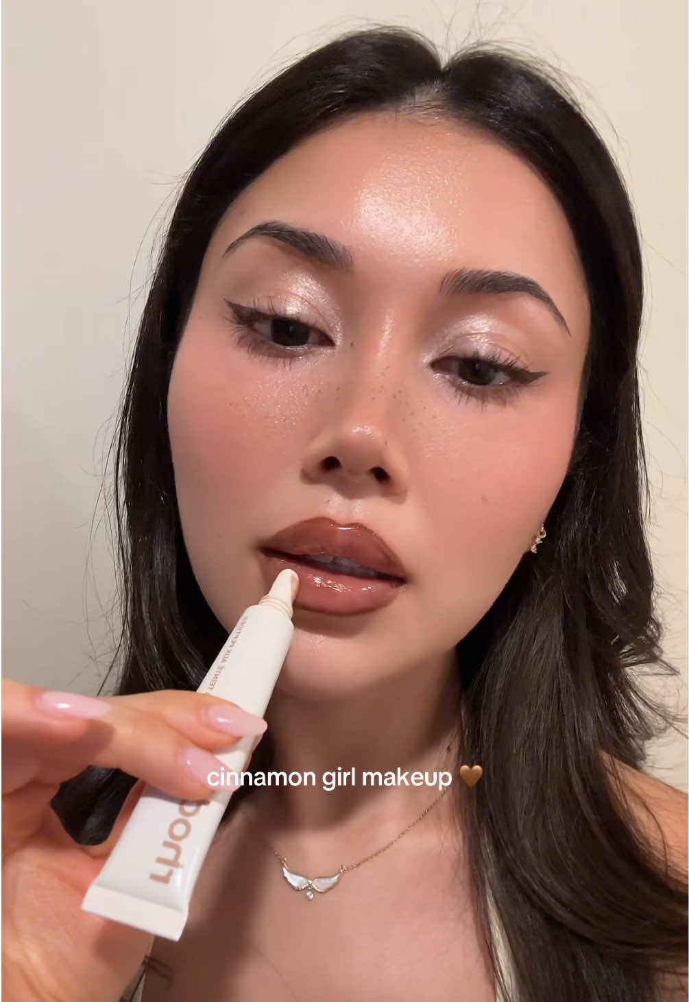 cinnamon girl makeup @rhode skin 🧸🤎 #cinnamongirl #cinnamongirlmakeup #fallmakeup #brownmakeup 