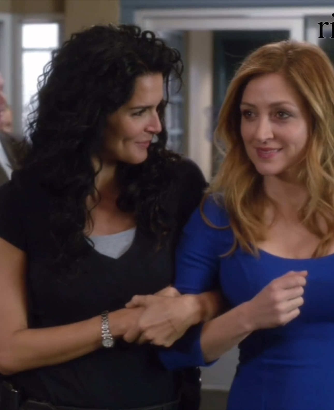 jane is so protective when it comes to maura #rizzoliandisles #janerizzoli #mauraisles #angieharmon #sashaalexander 