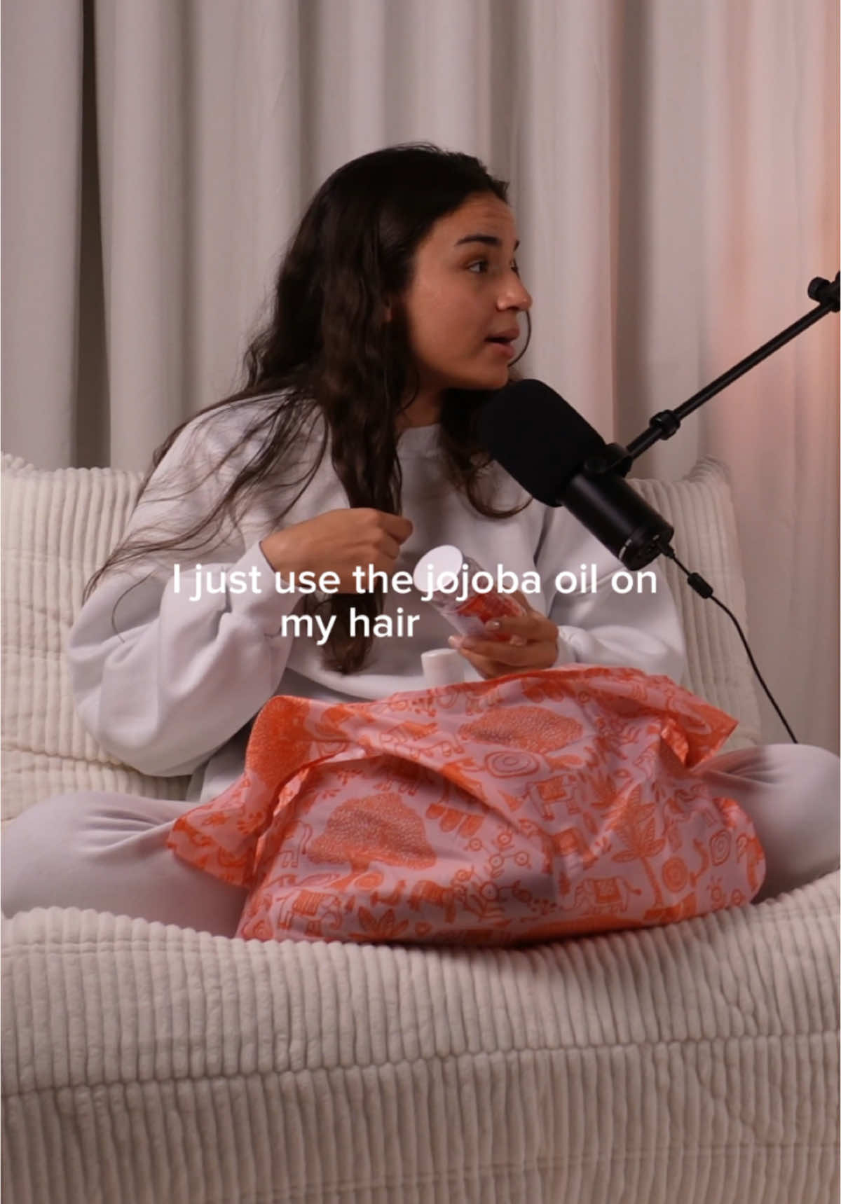 Andrea’s go-to hair oil is a game changer for shine, strength, and hydration 💛  💡 Pro Tip from Alexa: Apply it to dry hair for the best results—it makes all the difference Link in bio! ✨ #haircare #haircareroutine #hairoil #welness #podcast #asyouare 
