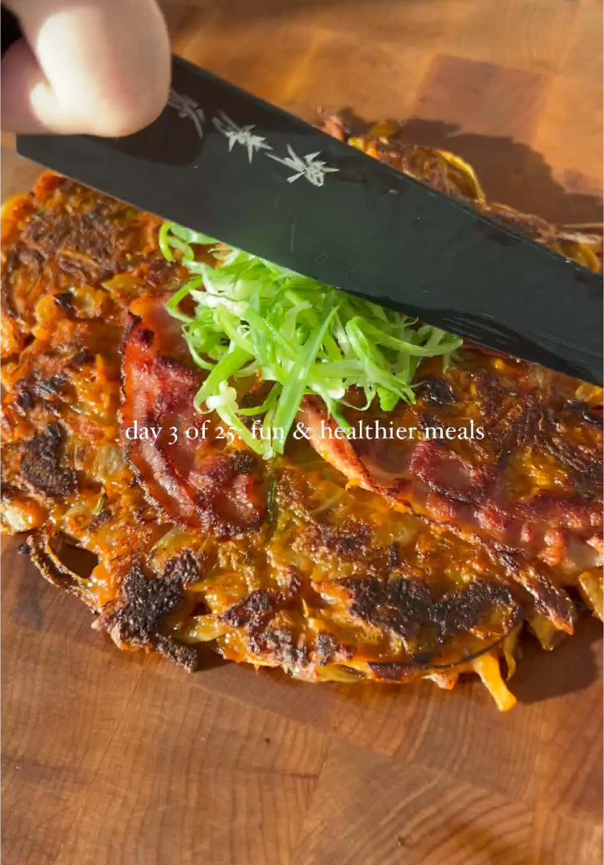 Day 3/25: healthier and fun meal ideas for the new year Kimchi Pancake 202 Cals l 9.7g Protein l 5.5g Fat l 39g Carbs 30g AP Flour 1 cup kimchi Onion Green onion  20mL Kimchi Juice  Cold Water 35 mL  5g Corn Starch Spray oil 2 center cut bacon Pan on medium heat 3-6 minutes each side or until desired crisp #korean #food #pancake #Recipe #Fitness 