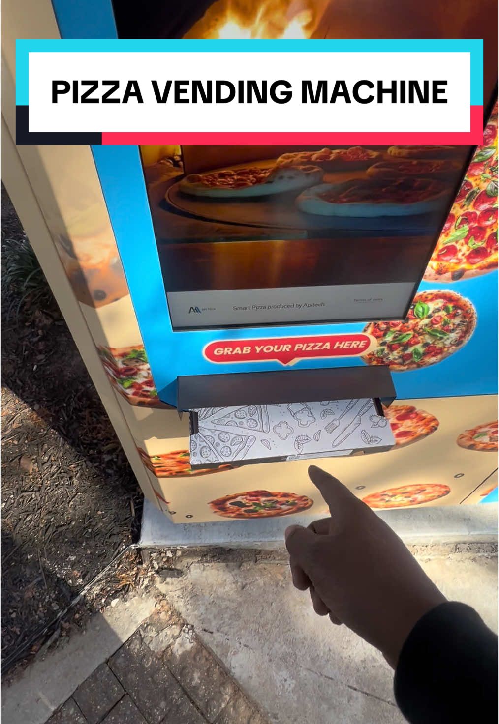 I always wanted to try Vending Machine pizza #vendingmachine #pizza #pizzatiktok #pizzatok #foryoupage #pizzareview #pepperoni #pizzavendingmachine 