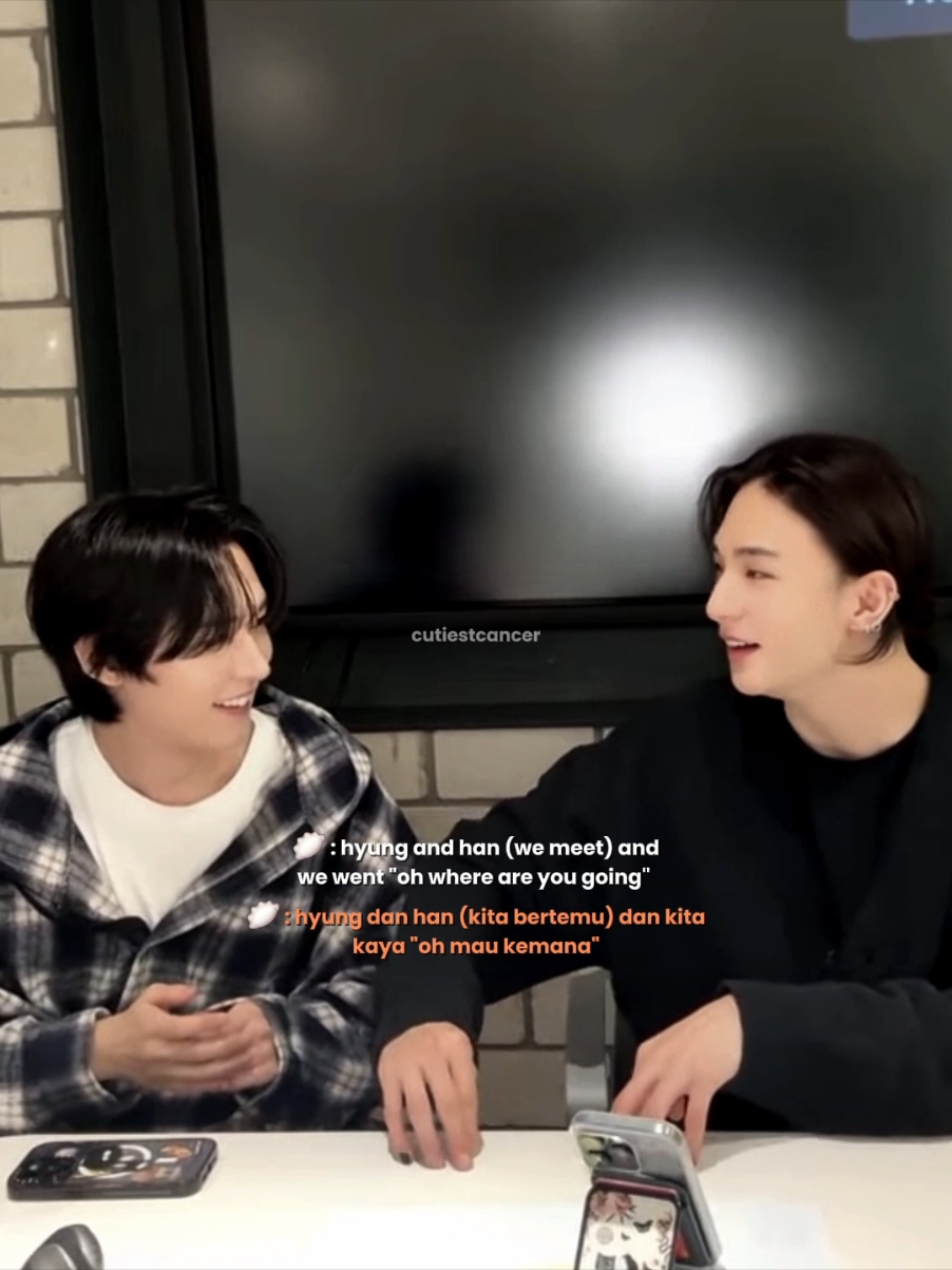 husbandracha🤍 yang satu ngedate ke tempat baru, yang satu lari bareng🙈🙈 #leeknow #hanjisung #minsung #hyunjin #felix #hyunlix #straykids #StrayKids #skz #skzstay #lovestay #kpop #fyp 